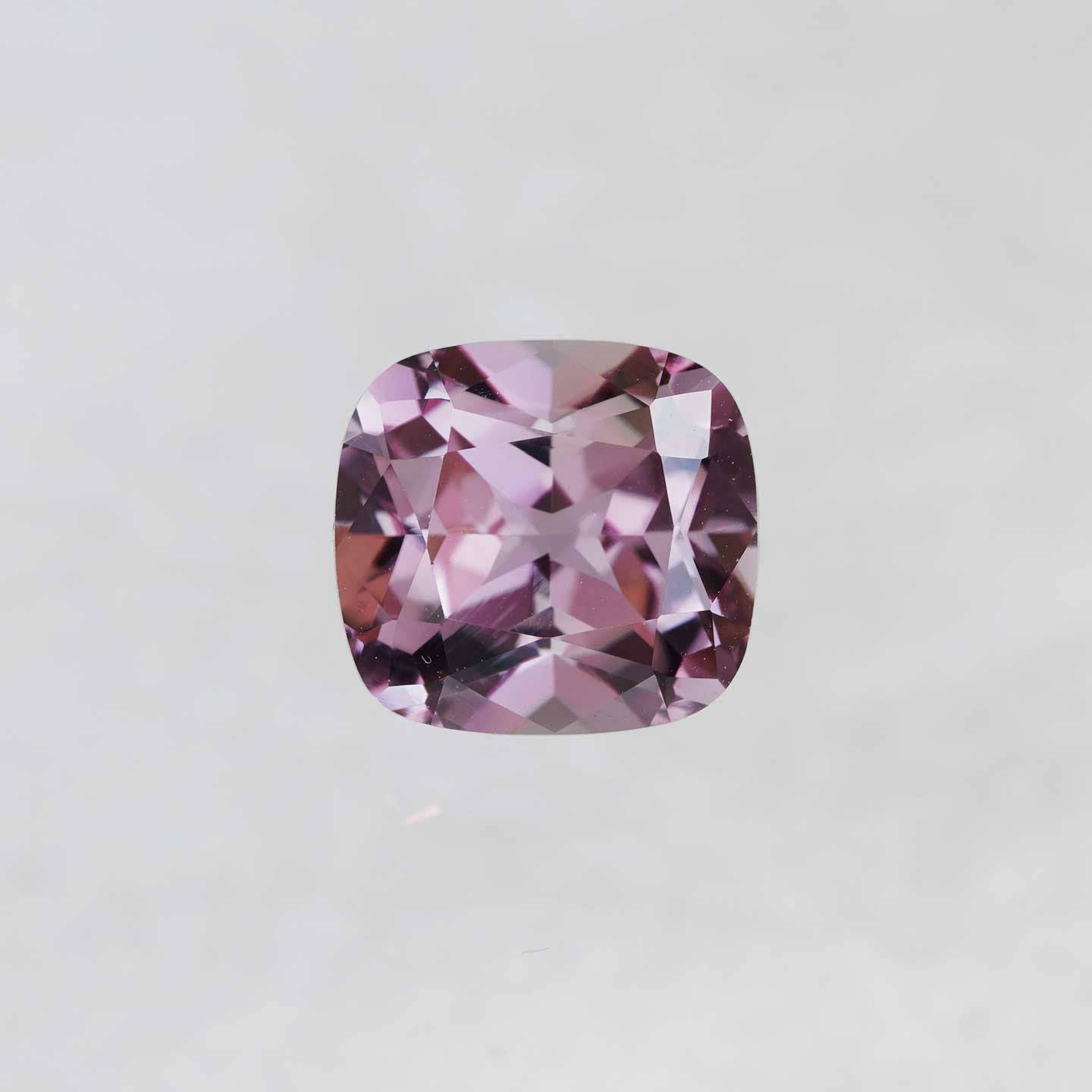 Iris pink danburite 25.3g /ピンクダンビュライト | Hariqua