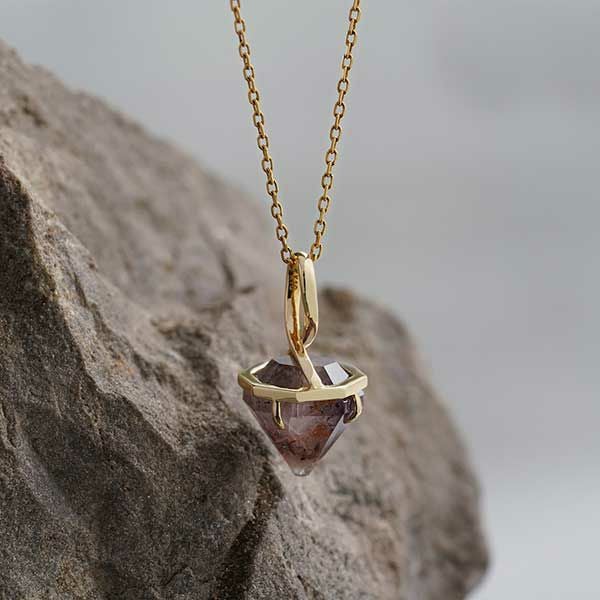 Green apatite pear shaped charm /グリーンアパタイト | Hariqua