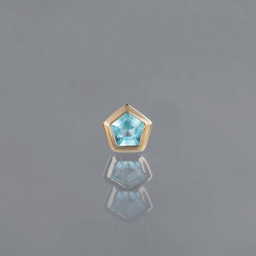 Green apatite pear shaped charm /グリーンアパタイト | Hariqua