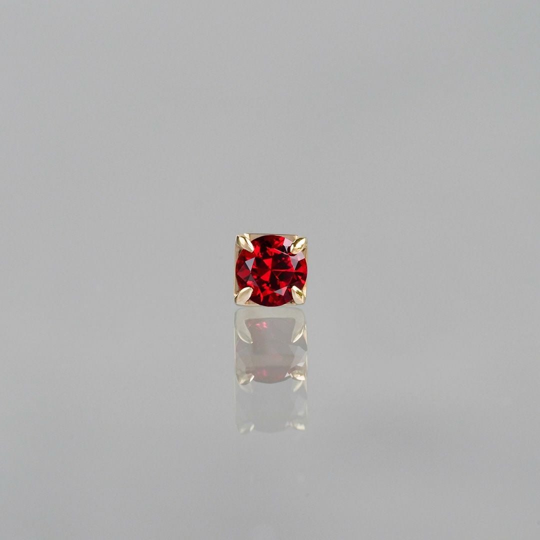 Red spinel round single pierce /レッドスピネル | Hariqua