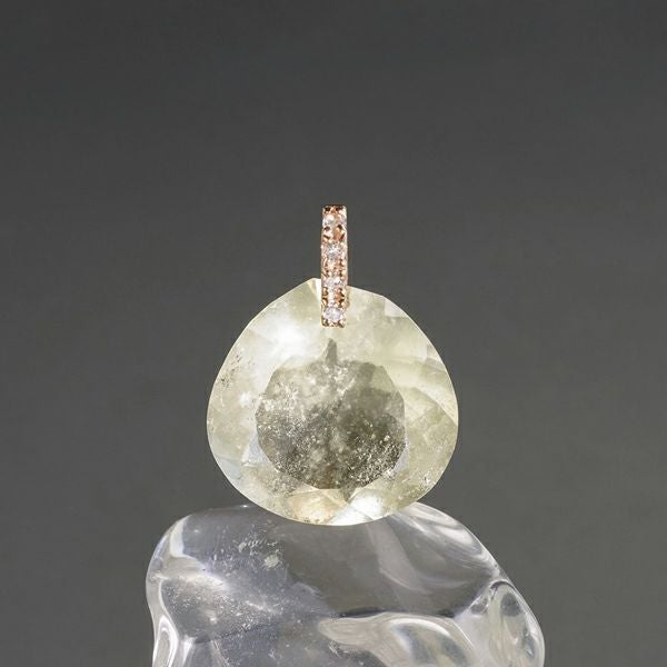 Libyan glass × Phenakite charm 9.63 /リビアングラス、フェナカイト
