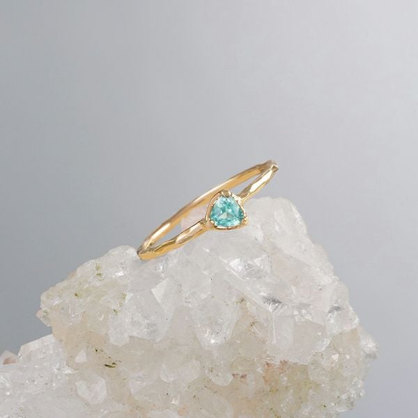 Green apatite pear shaped charm /グリーンアパタイト | Hariqua