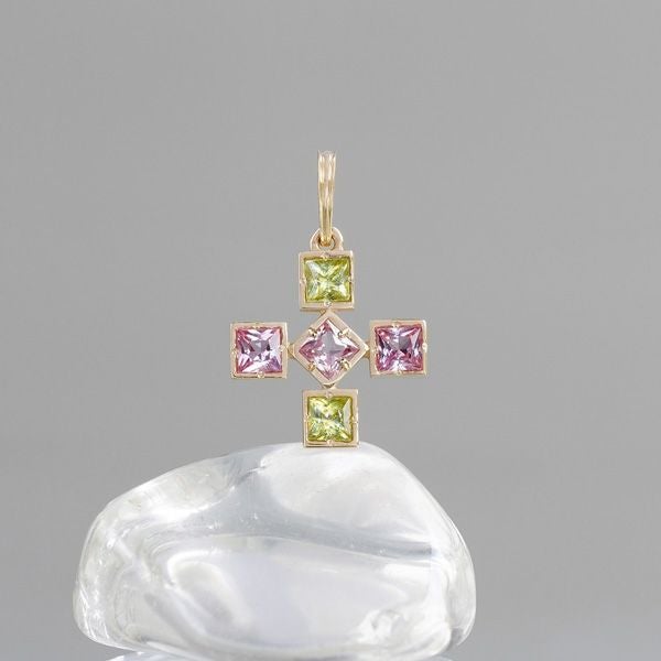 Pink spinel × Sphene cross charm B /ピンクスピネル、スフェーン