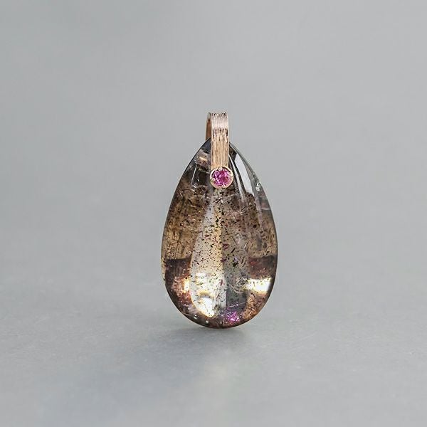 Pinkfire in Smoky quartz charm 24.01 /ピンクファイア・イン