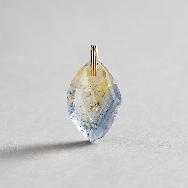 Bicolor fluorite charm 9.87 /バイカラーフローライト | Hariqua